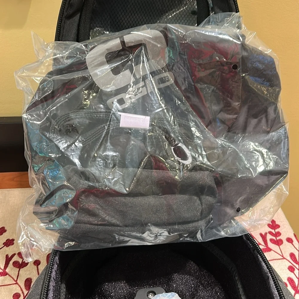 OGIO Black Carbon Fiber Tank Bag - Picture 7 of 8